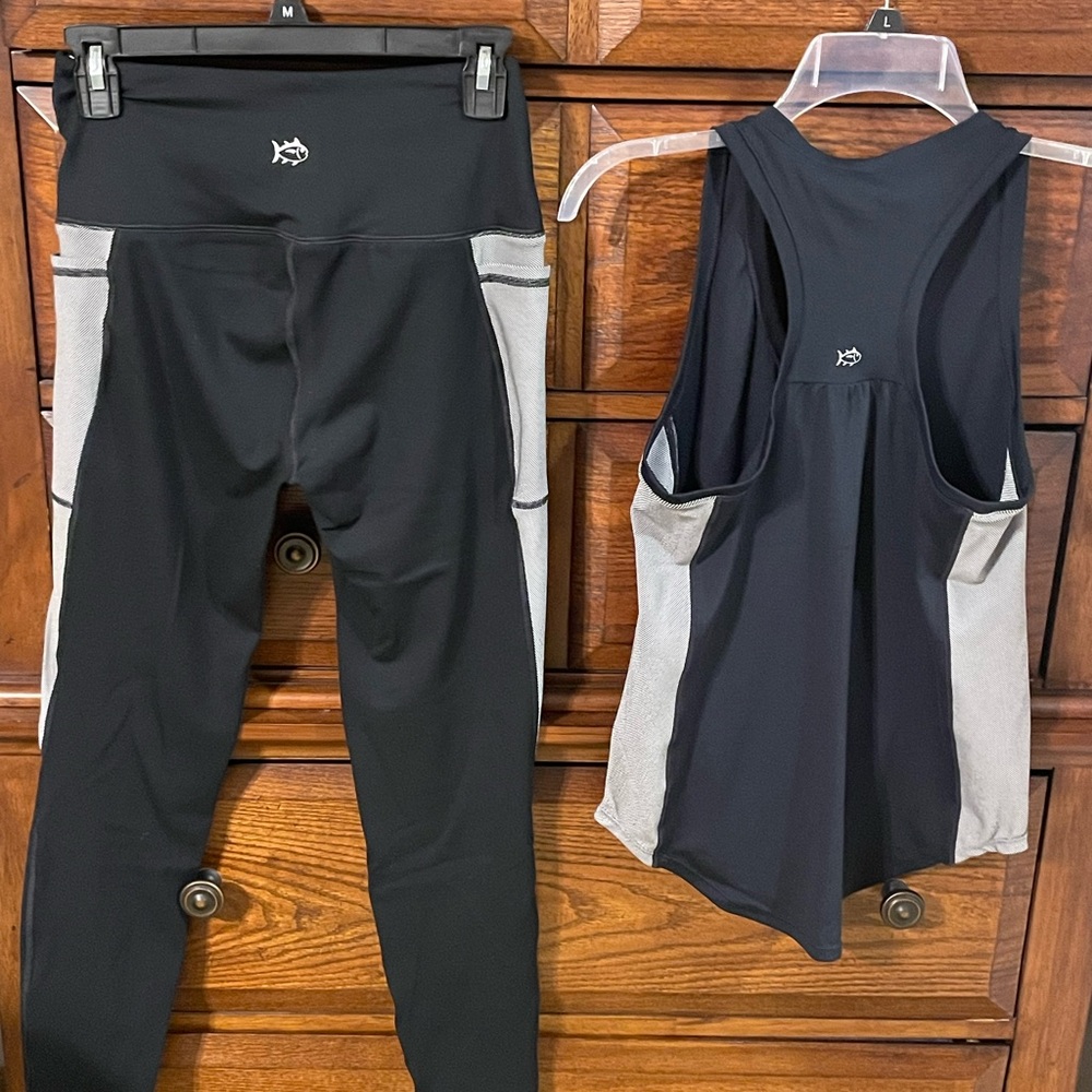 Southern Tide Black Leggings & Tank with Gray Side Panels - Picture 6 of 6